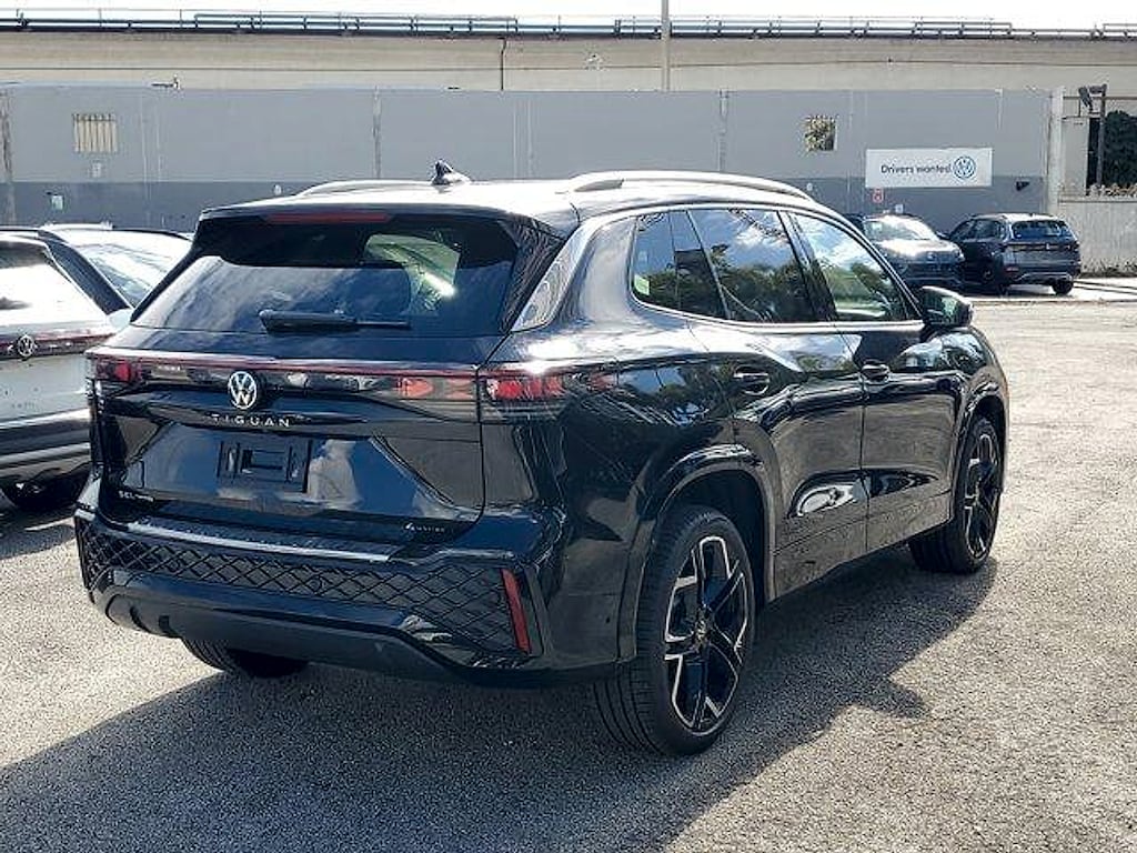 New 2026 Volkswagen Tiguan 2.0T SEL R-Line Turbo SUV