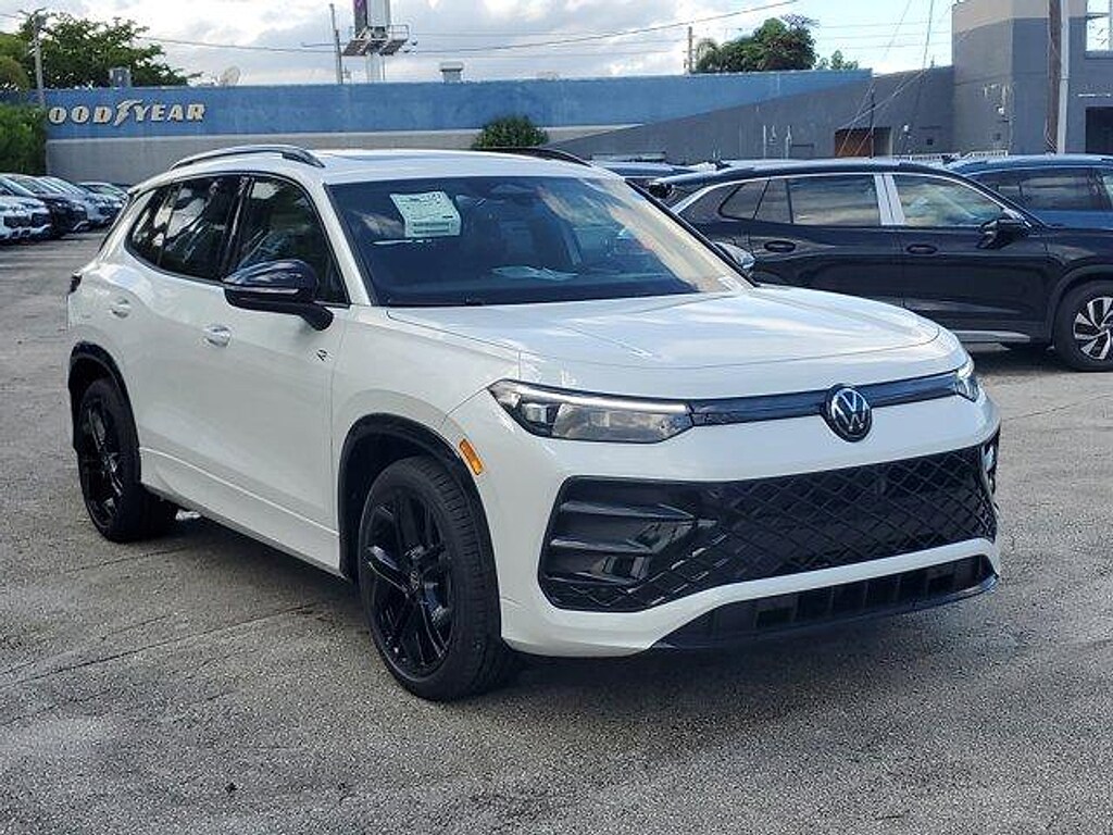 New 2025 Volkswagen Tiguan 2.0T SE R-Line Black SUV