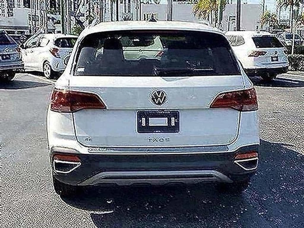 New 2024 Volkswagen Taos 1.5T SE SUV