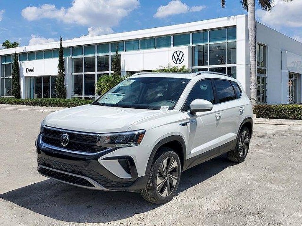 New 2024 Volkswagen Taos 1.5T SE SUV