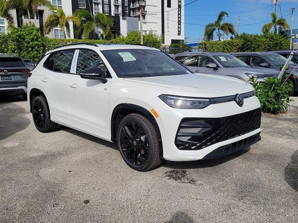 New 2026 Volkswagen Tiguan 2.0T SE SUV