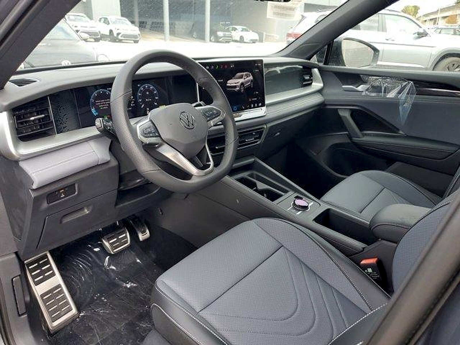 2026 Volkswagen Tiguan SE R-LINE BLACK - Photo 8