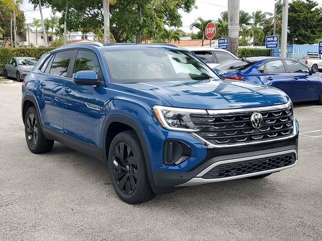 New 2026 Volkswagen Atlas Cross Sport 2.0T SE w/Technology SUV