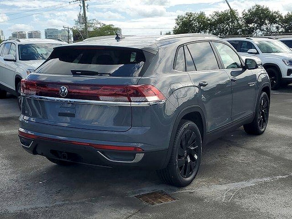 New 2026 Volkswagen Atlas Cross Sport 2.0T SE w/Technology SUV