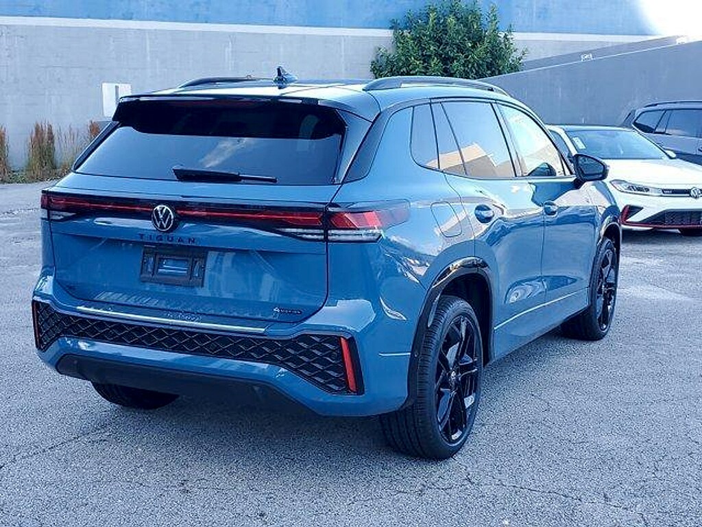 New 2026 Volkswagen Tiguan SE R-Line Black SUV