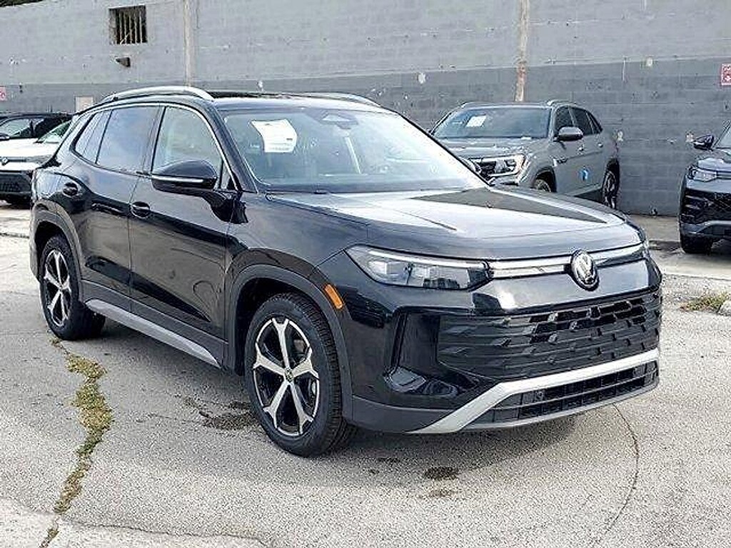 New 2026 Volkswagen Tiguan 2.0T SE SUV