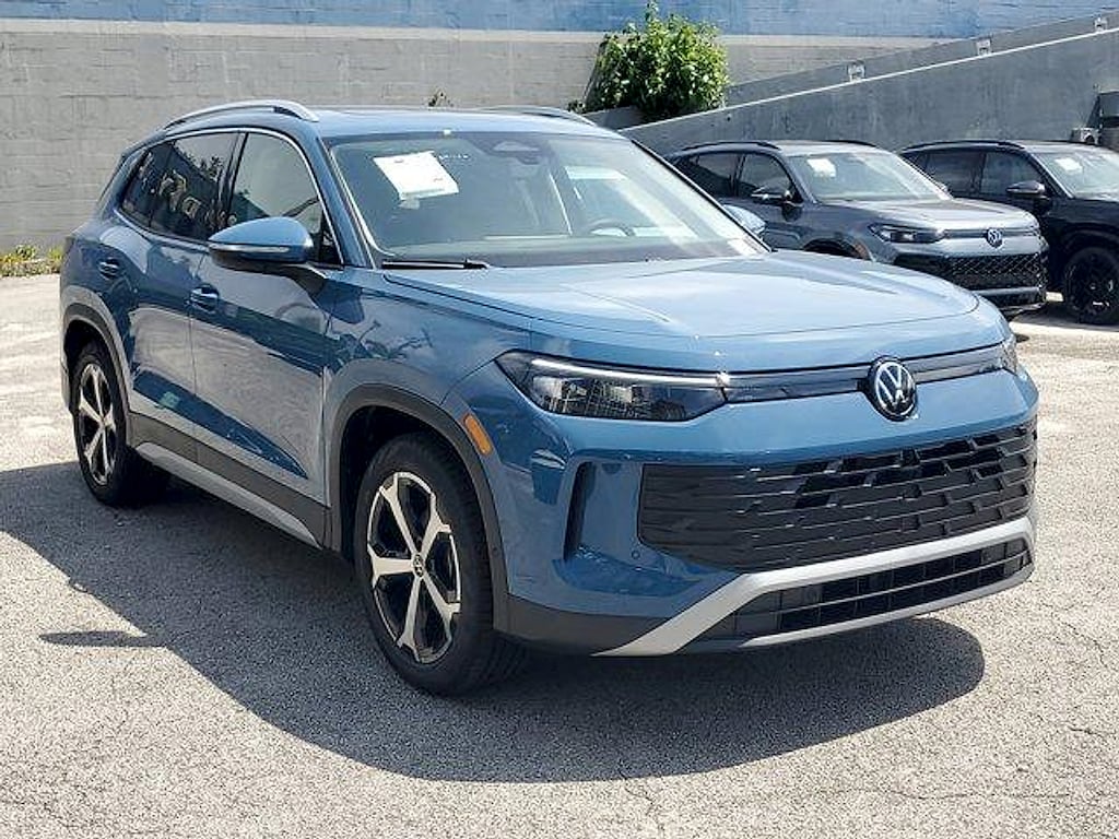 New 2026 Volkswagen Tiguan 2.0T SE SUV