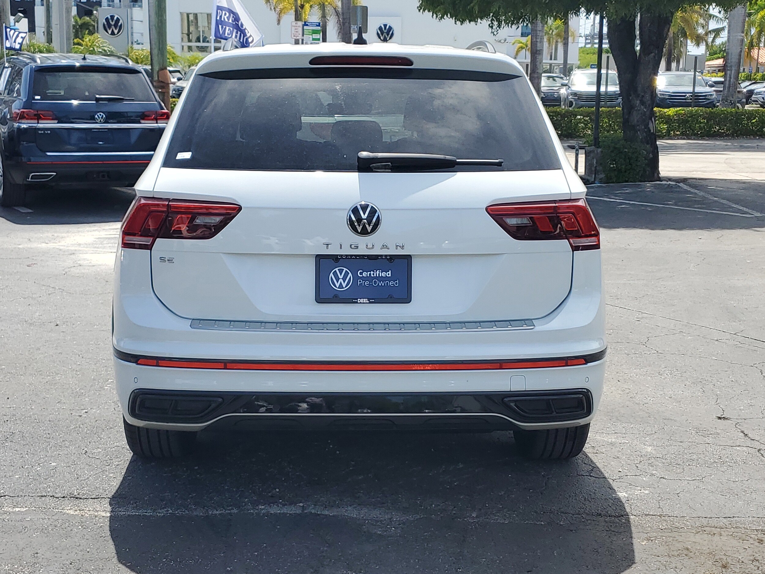 2022 Volkswagen Tiguan SE R-Line Black photo 2