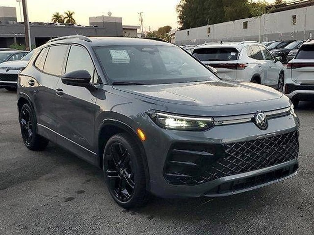 New 2026 Volkswagen Tiguan 2.0T SE R-Line Black SUV