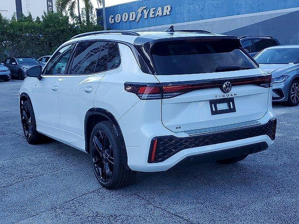 New 2026 Volkswagen Tiguan 2.0T SE SUV