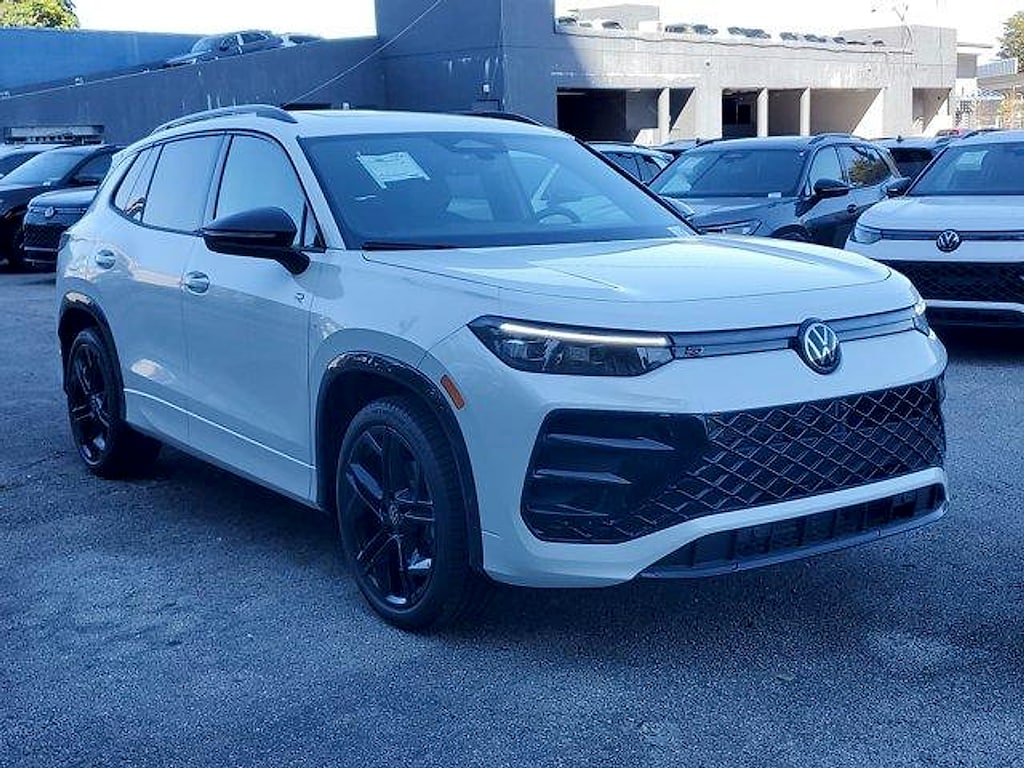 New 2026 Volkswagen Tiguan 2.0T SE R-Line Black SUV