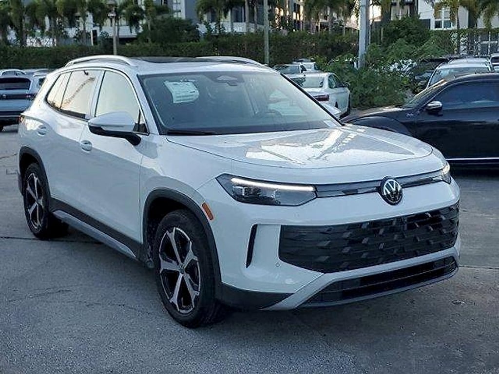 New 2026 Volkswagen Tiguan 2.0T SE SUV