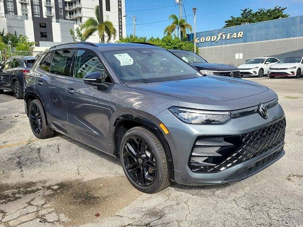 New 2026 Volkswagen Tiguan 2.0T SE SUV