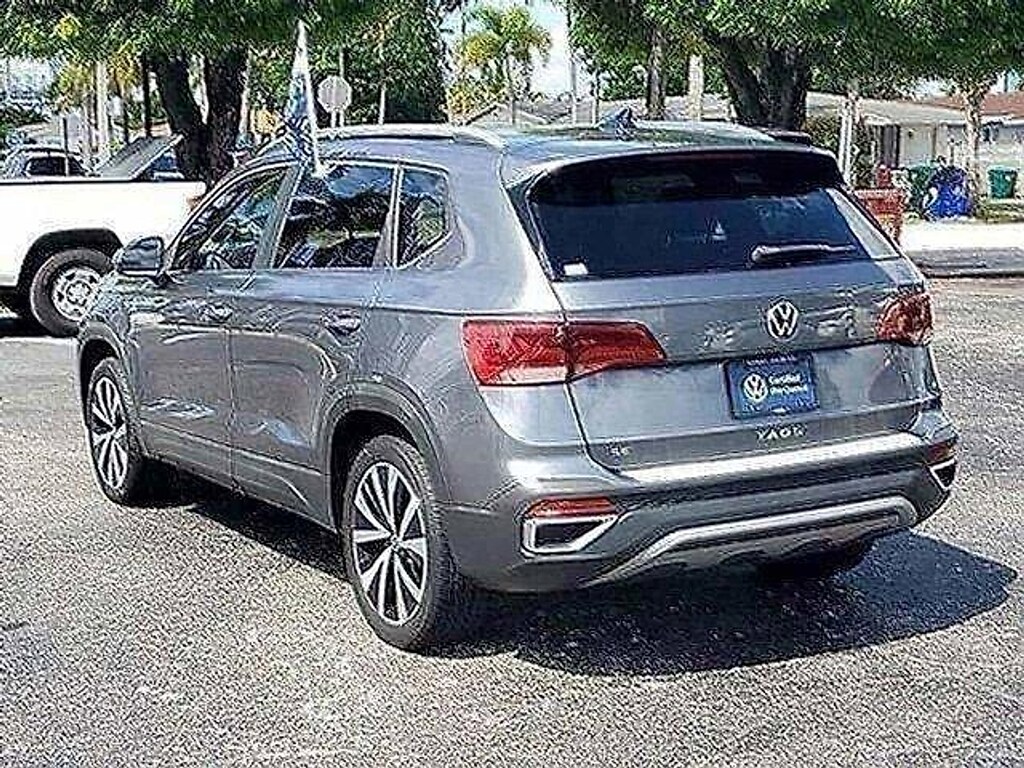 Used 2022 Volkswagen Taos SE SE FWD