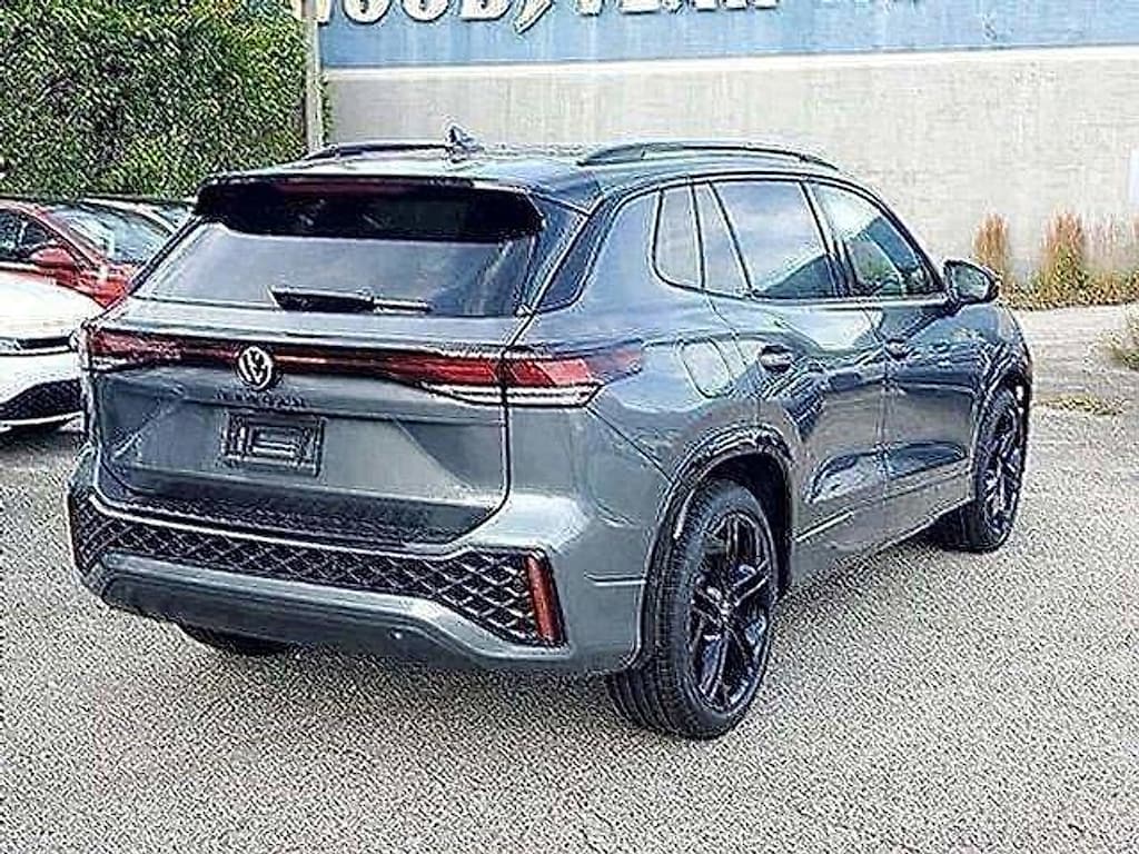 New 2026 Volkswagen Tiguan 2.0T SE R-Line Black SUV