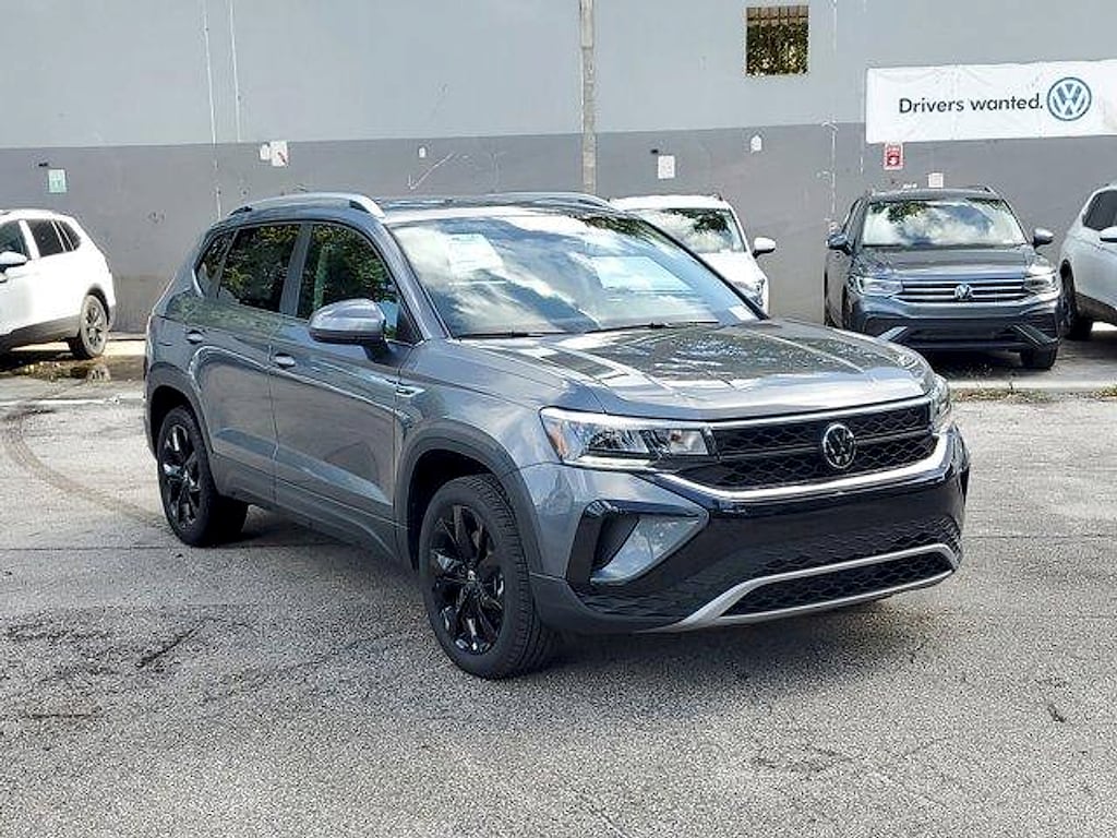 New 2024 Volkswagen Taos 1.5T SE SUV
