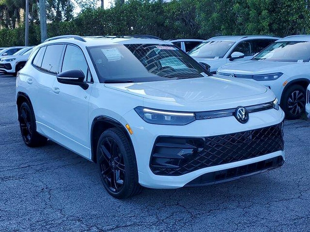 New 2026 Volkswagen Tiguan 2.0T SE SUV