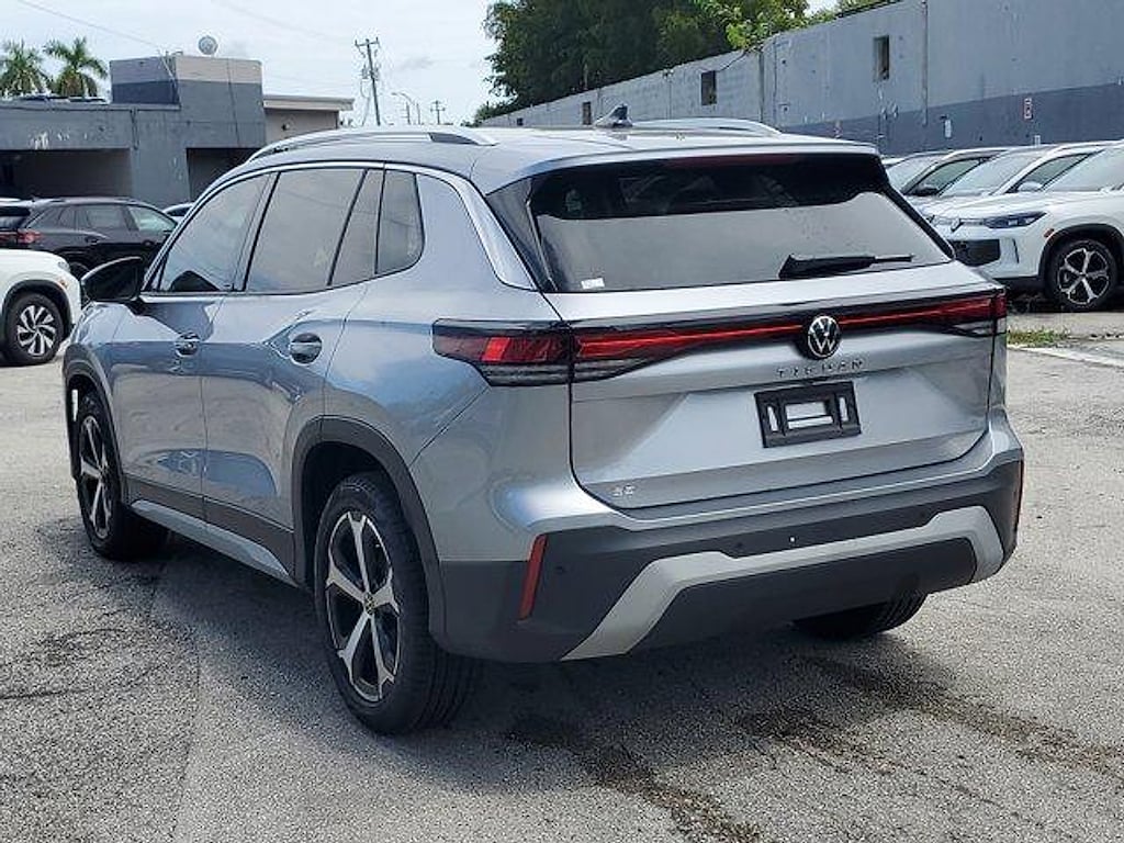 New 2025 Volkswagen Tiguan 2.0T SE SUV