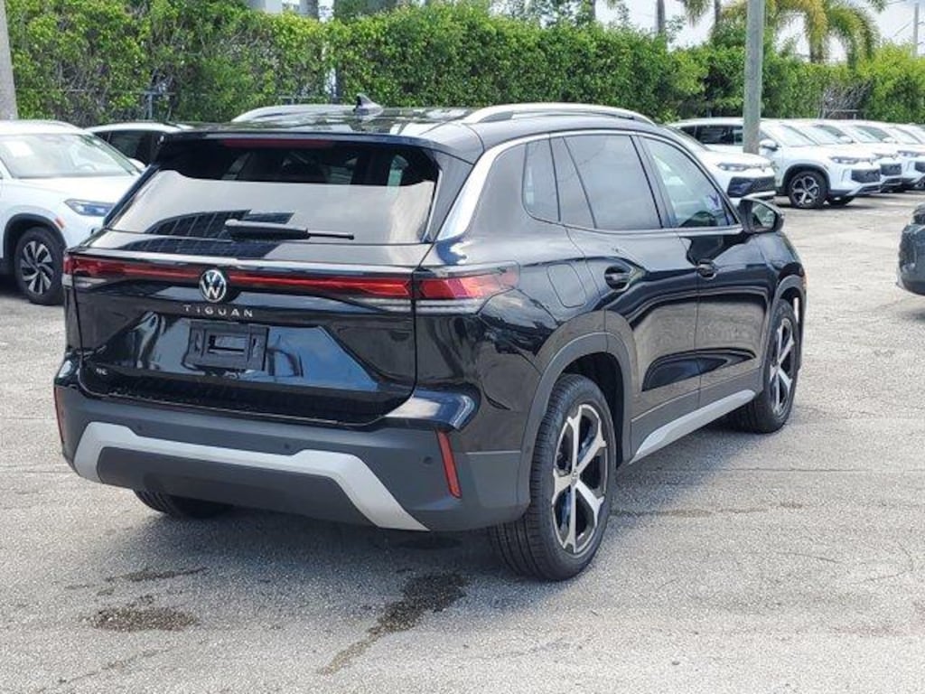 New 2025 Volkswagen Tiguan 2.0T SE SUV