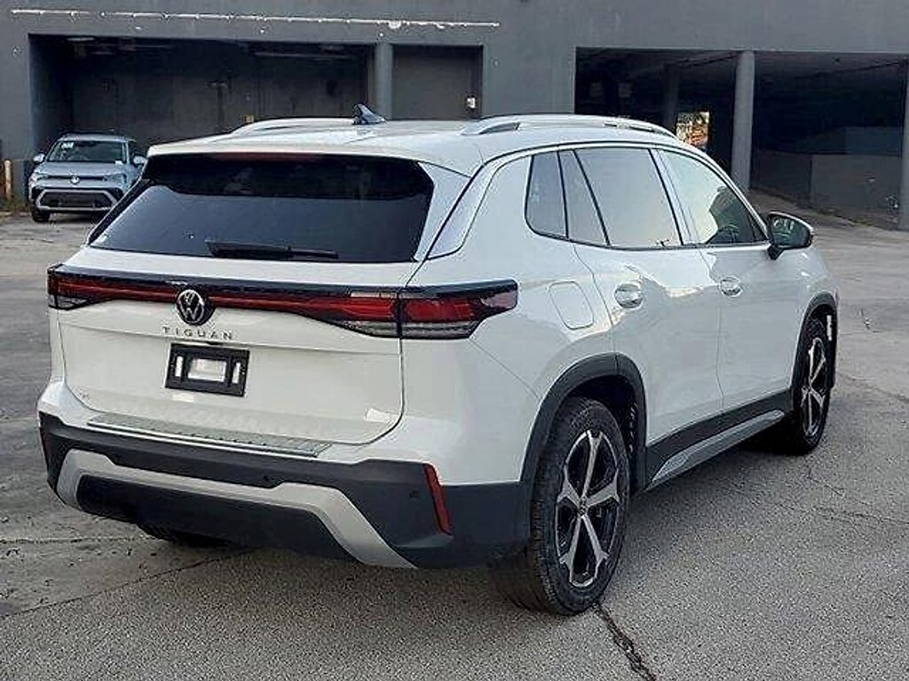 New 2026 Volkswagen Tiguan 2.0T SE SUV