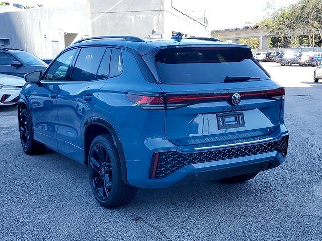 New 2026 Volkswagen Tiguan SE R-Line Black SUV