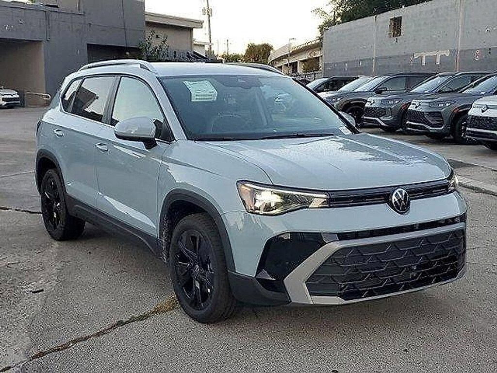 New 2026 Volkswagen Taos 1.5T SE SUV
