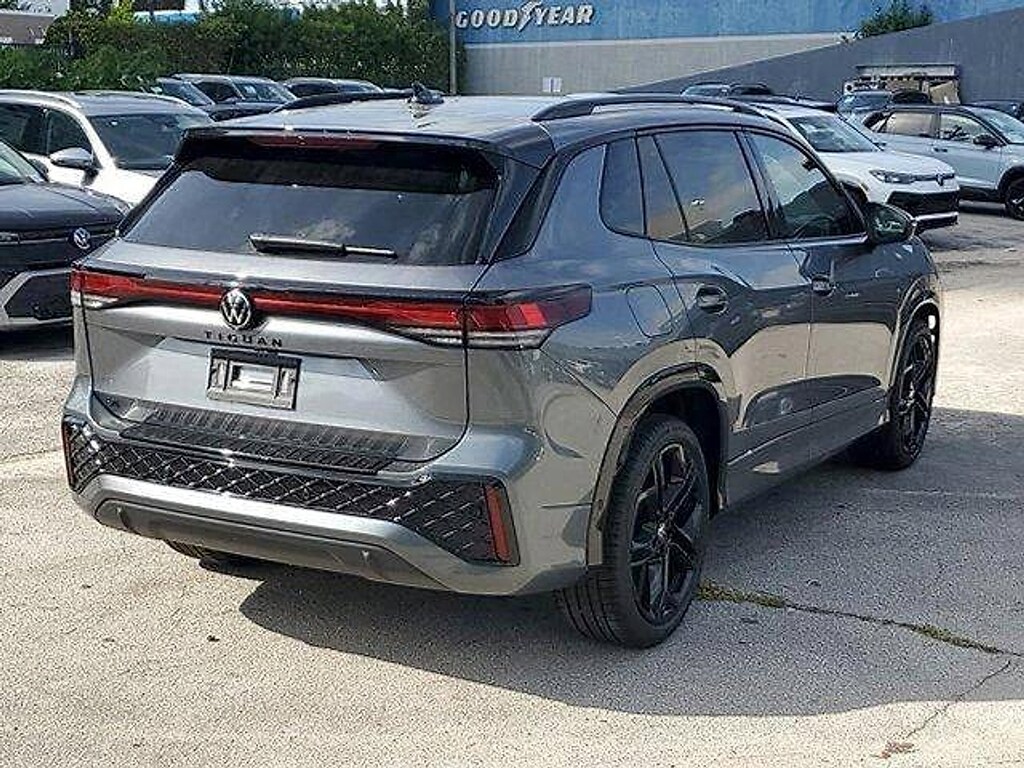 New 2026 Volkswagen Tiguan 2.0T SE SUV