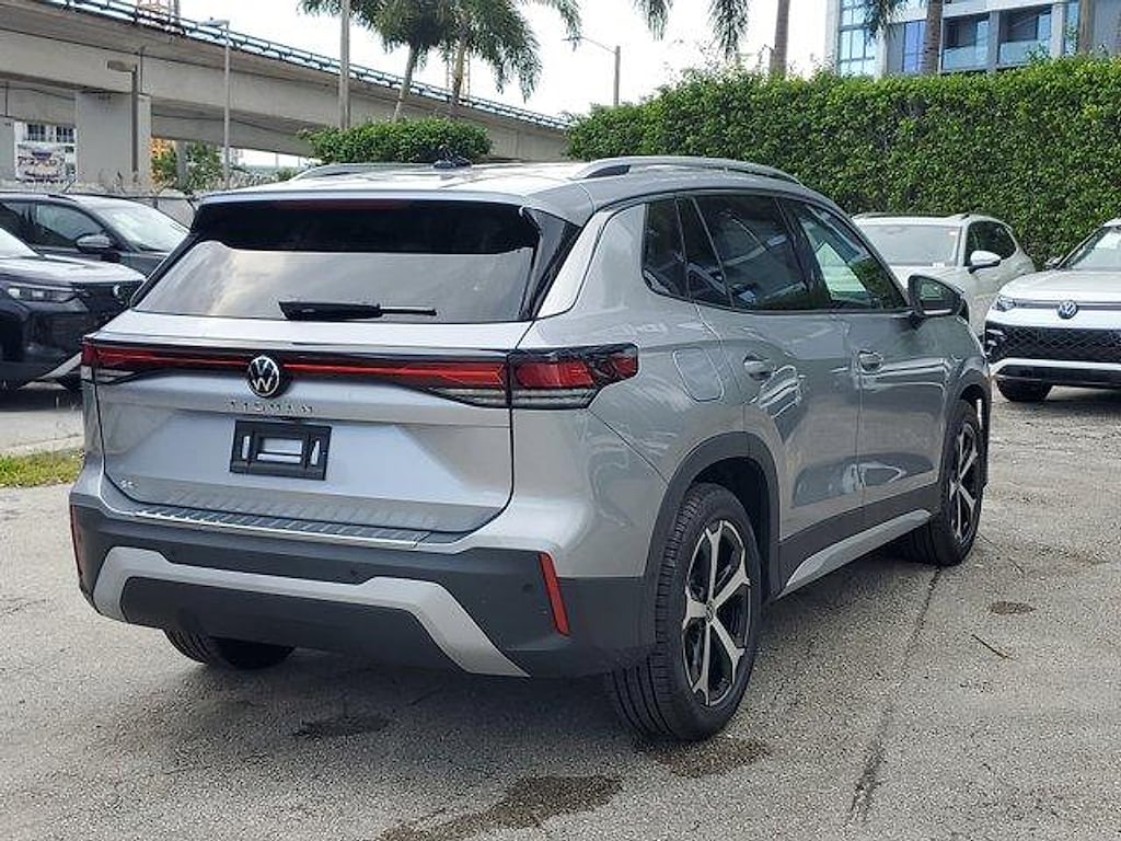 New 2025 Volkswagen Tiguan 2.0T SE SUV