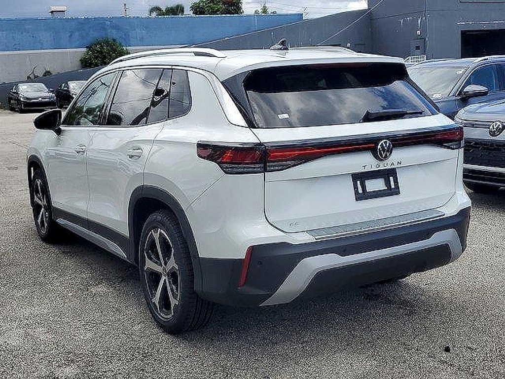 New 2025 Volkswagen Tiguan 2.0T SE SUV