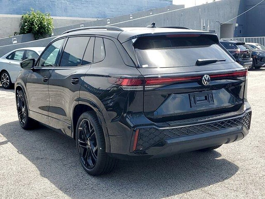 New 2026 Volkswagen Tiguan 2.0T SE R-Line Black SUV