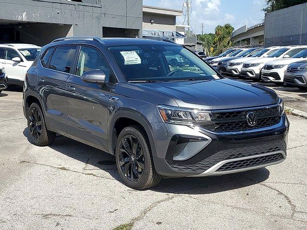 New 2024 Volkswagen Taos 1.5T SE SUV