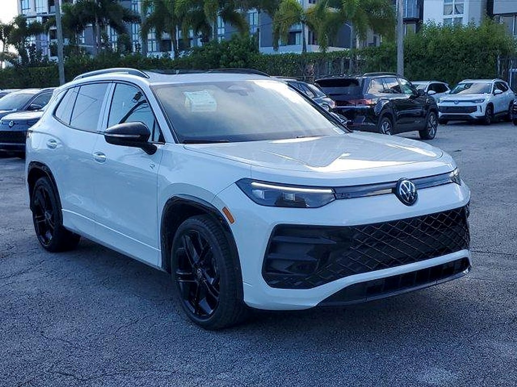 New 2026 Volkswagen Tiguan 2.0T SE SUV