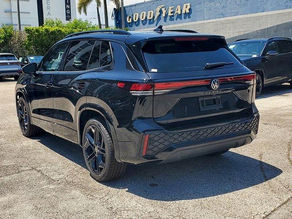 New 2026 Volkswagen Tiguan 2.0T SE R-Line Black SUV