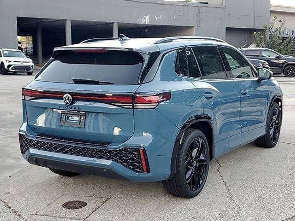 New 2026 Volkswagen Tiguan 2.0T SE R-Line Black SUV