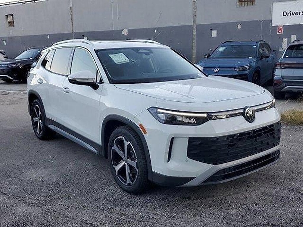 New 2026 Volkswagen Tiguan 2.0T SE SUV