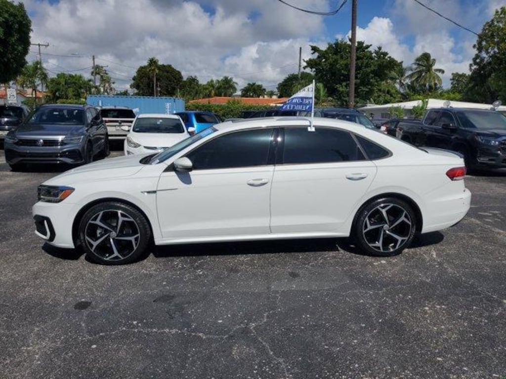 Used 2022 Volkswagen Passat 2.0T R-Line