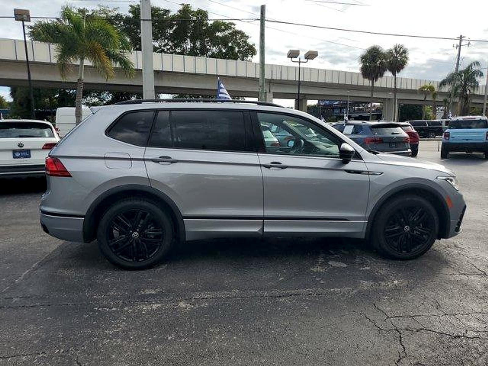 2022 Volkswagen Tiguan SE R-LINE BLACK - Photo 6