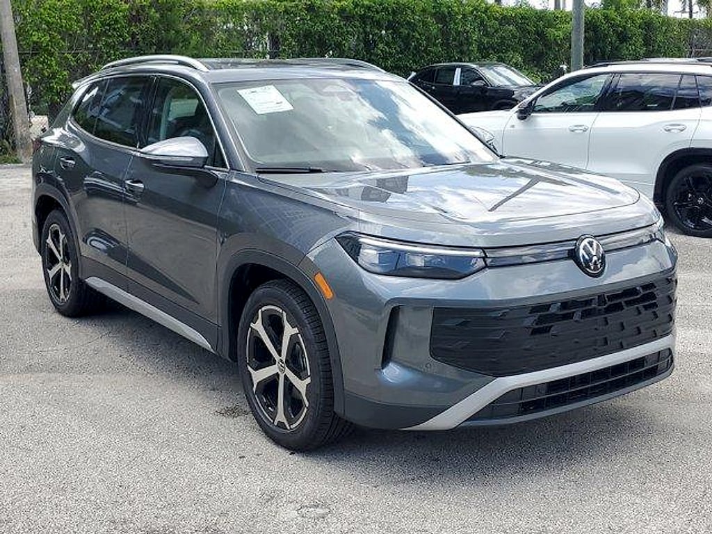 New 2026 Volkswagen Tiguan 2.0T SE SUV