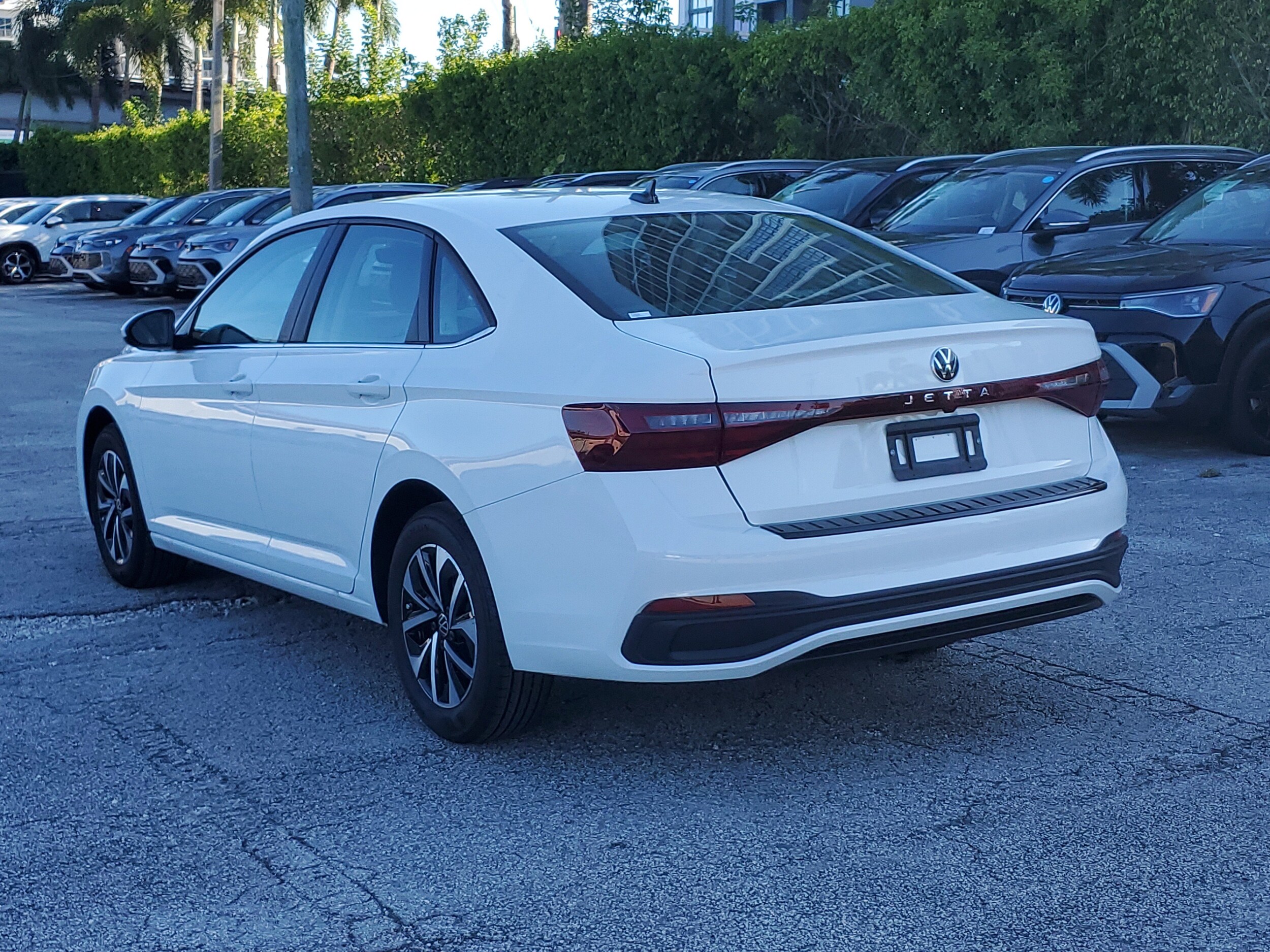 2025 Volkswagen Jetta 1.5T S photo 2