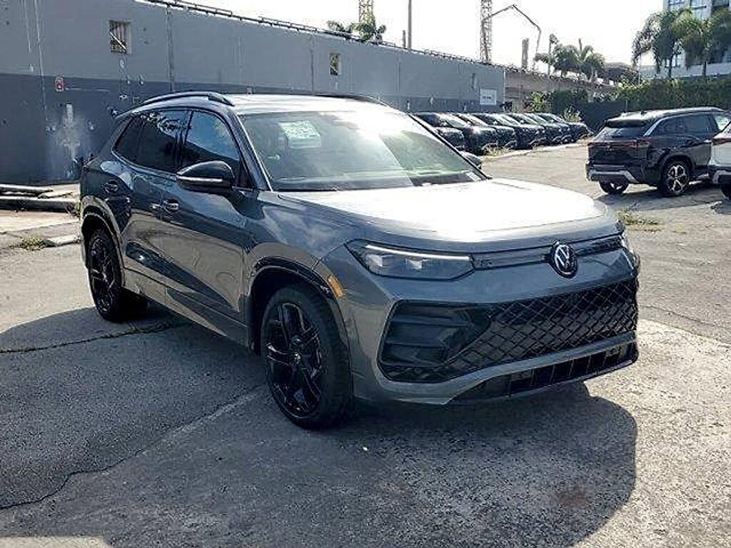 New 2026 Volkswagen Tiguan 2.0T SE SUV