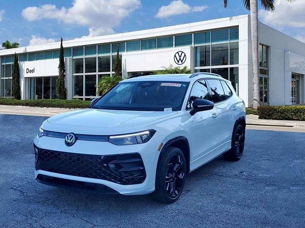 New 2026 Volkswagen Tiguan 2.0T SE SUV