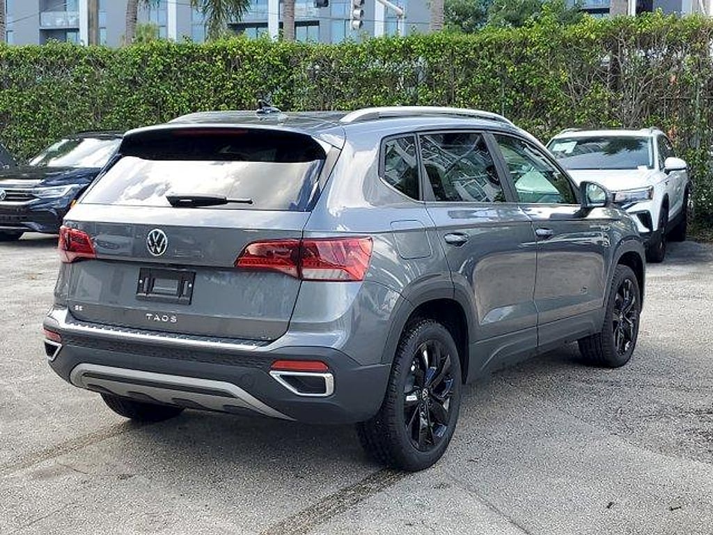 New 2024 Volkswagen Taos 1.5T SE SUV