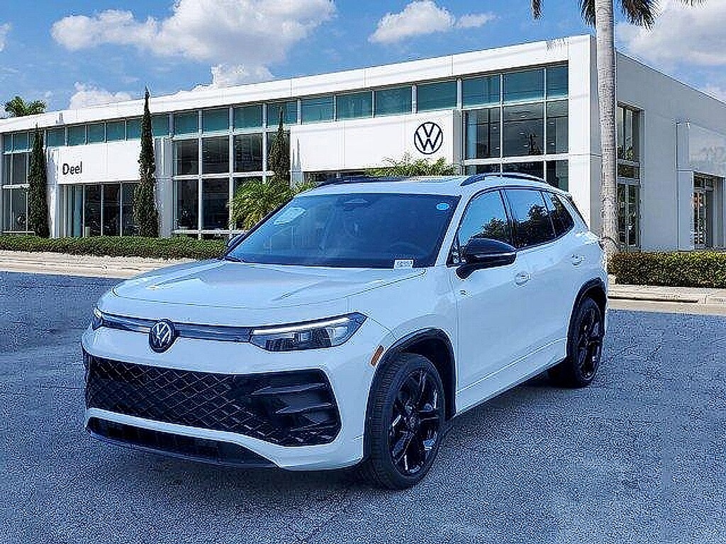 New 2026 Volkswagen Tiguan 2.0T SE SUV
