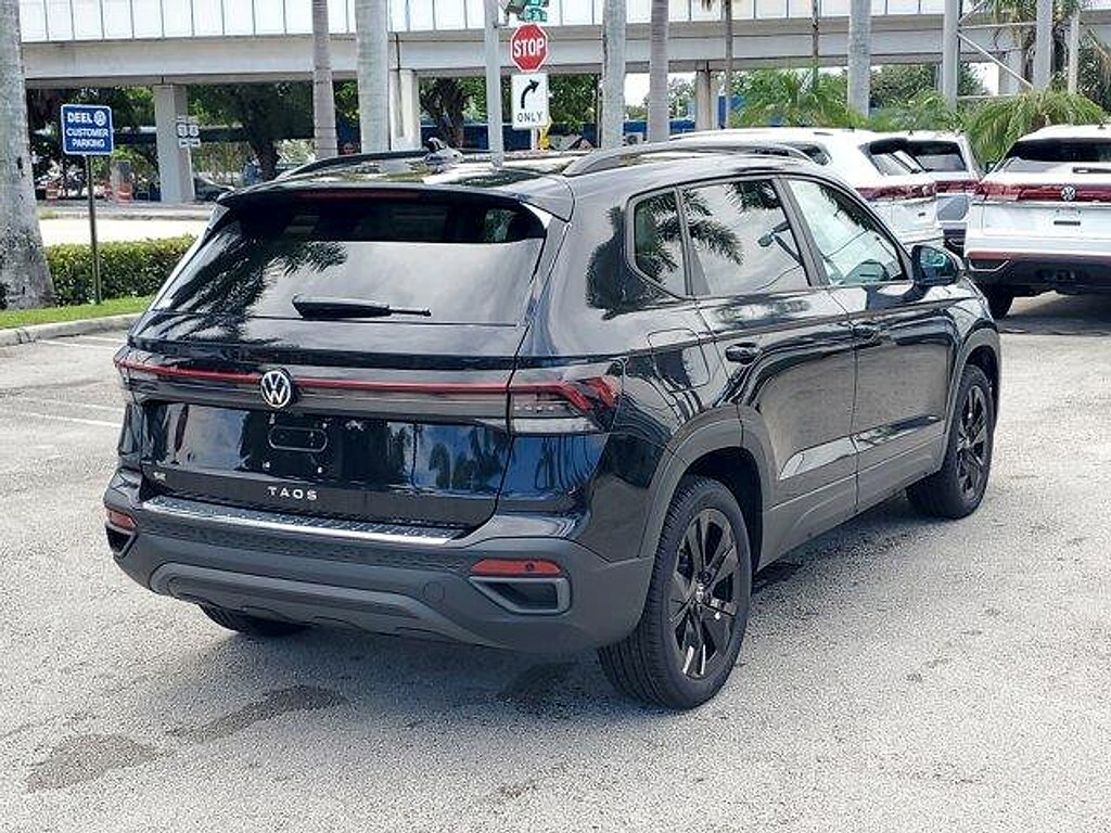 New 2025 Volkswagen Taos 1.5T SE Black SUV