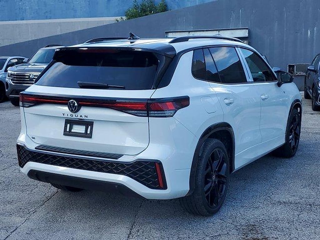 New 2026 Volkswagen Tiguan 2.0T SE SUV
