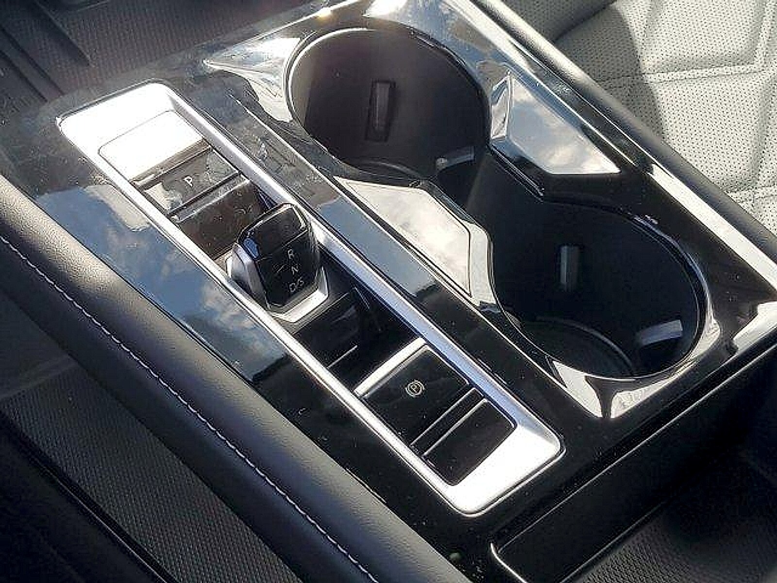 2026 Volkswagen Atlas SE w/Tech - Photo 15