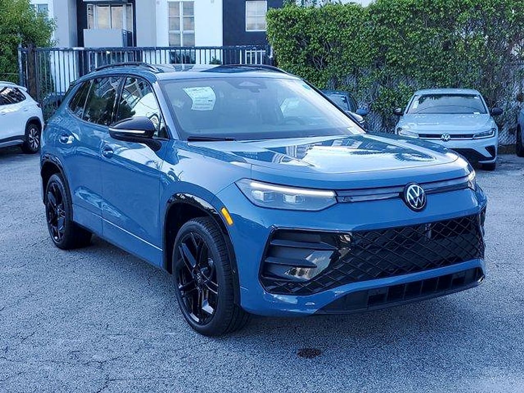 New 2026 Volkswagen Tiguan SE R-Line Black SUV