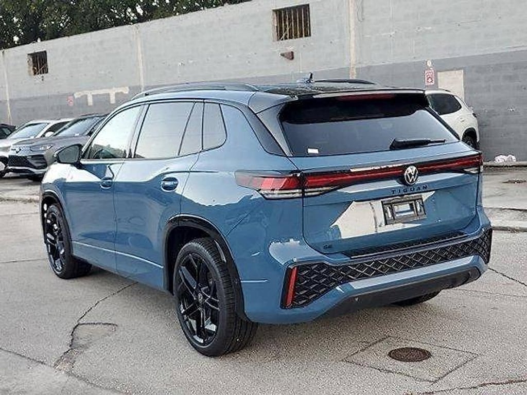 New 2026 Volkswagen Tiguan 2.0T SE R-Line Black SUV