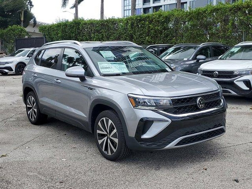 New 2024 Volkswagen Taos 1.5T SE SUV