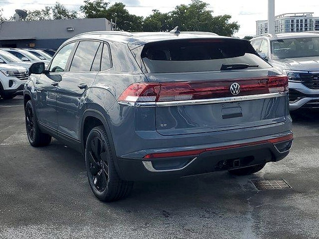 New 2026 Volkswagen Atlas Cross Sport 2.0T SE w/Technology SUV